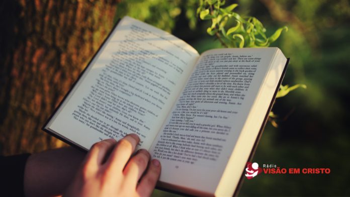 Descubra como declarar a Palavra de Deus nos momentos difíceis — tristeza, crises de identidade e dúvidas — e aprenda o que a Bíblia diz sobre quem você é, o que você tem e o que você pode.