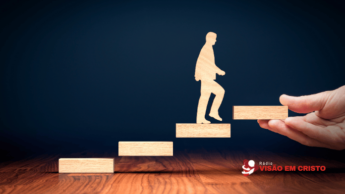Descubra o que é constância na Bíblia, conheça exemplos de perseverança e aprenda a permanecer firme com Deus mesmo nos dias difíceis.