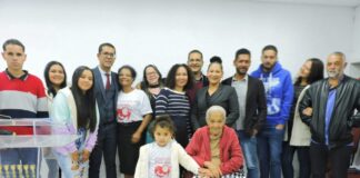 Comunidade Comemora 11 anos de Visão em Cristo 11 anos de Visão em Cristo foto de comemoração
