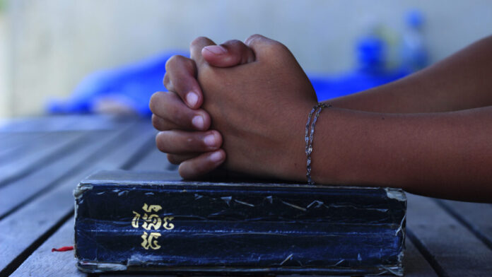 Tiago 5:17-18: A Importância da Oração e da Fé Tiago 5:17-18: A Importância da Oração e da Fé