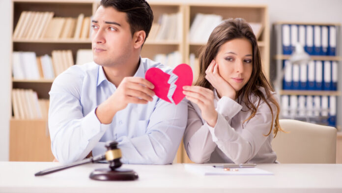 Olá casais! Como conselheiro de casais, acredito que a Bíblia seja uma fonte rica de sabedoria e orientação para os relacionamentos. Hoje, quero compartilhar com vocês 5 dicas com base nos princípios bíblicos para salvar o casamento e melhorar a relação com sua esposa ou marido: 1. Comunicação centrada em Cristo Efésios 4:29 diz: "Evitem toda conversa inadequada; que tudo o que vocês disserem seja bom e útil, a fim de que as suas palavras sejam uma benção para quem as ouvir". Comunicar-se de maneira respeitosa e amorosa é uma parte essencial de um casamento saudável, mas fazê-lo com a motivação correta - glorificar a Deus e abençoar seu cônjuge é ainda mais importante 2. Encontrem atividades que honrem a Deus Colossenses 3:17 nos lembra: "Tudo o que fizerem seja em palavra ou em ação, façam-no em nome do Senhor Jesus, dando por meio dele graças a Deus Pai". Encontrar atividades que honrem a Deus, como servir no ministério juntos ou estudar a Bíblia juntos, pode ser uma ótima maneira de aprofundar a conexão espiritual em seu casamento 3. Fortaleçam a intimidade conjugal no Senhor 1 Coríntios 7:3 nos diz: "O homem deve cumprir os seus deveres conjugais para com a sua mulher, e da mesma forma a mulher para com o seu marido" Fortalecer a intimidade conjugal é importante, mas fazê-lo na presença de Deus, seguindo seus princípios e com oração, é ainda mais impactante 4. Aprendam a perdoar como Cristo perdoou Efésios 4:32 nos lembra: "Sejam bondosos e compassivos uns com os outros, perdoando-se mutuamente, assim como Deus os perdoou em Cristo". Perdoar um ao outro pode ser difícil, mas como cristãos, somos chamados a seguir o exempld de amor e perdão de Jesus Cristo. 5. Busquem conselhos sábios na Palavra de Deus Provérbios 1:5 nos diz: "Que o sábio ouça e adquira ainda mais sabedoria, e o entendido obtenha orientação". Se vocês enfrentarem problemas em seu casamento que parece não solucionar, busque conselhos na Palavra de Deus. A Bíblia é uma fonte inesgotável de sabedoria e orientação para a vida conjugal. Lembre-se de que Deus é o centro de seu casamento e, com Ele, todas as coisas são possíveis. Olá casais! Como conselheiro de casais, acredito que a Bíblia seja uma fonte rica de sabedoria e orientação para os relacionamentos. Hoje, quero compartilhar com vocês 5 dicas com base nos princípios bíblicos para salvar o casamento e melhorar a relação com sua esposa ou marido: 1. Comunicação centrada em Cristo Efésios 4:29 diz: "Evitem toda conversa inadequada; que tudo o que vocês disserem seja bom e útil, a fim de que as suas palavras sejam uma benção para quem as ouvir". Comunicar-se de maneira respeitosa e amorosa é uma parte essencial de um casamento saudável, mas fazê-lo com a motivação correta - glorificar a Deus e abençoar seu cônjuge é ainda mais importante 2. Encontrem atividades que honrem a Deus Colossenses 3:17 nos lembra: "Tudo o que fizerem seja em palavra ou em ação, façam-no em nome do Senhor Jesus, dando por meio dele graças a Deus Pai". Encontrar atividades que honrem a Deus, como servir no ministério juntos ou estudar a Bíblia juntos, pode ser uma ótima maneira de aprofundar a conexão espiritual em seu casamento 3. Fortaleçam a intimidade conjugal no Senhor 1 Coríntios 7:3 nos diz: "O homem deve cumprir os seus deveres conjugais para com a sua mulher, e da mesma forma a mulher para com o seu marido" Fortalecer a intimidade conjugal é importante, mas fazê-lo na presença de Deus, seguindo seus princípios e com oração, é ainda mais impactante 4. Aprendam a perdoar como Cristo perdoou Efésios 4:32 nos lembra: "Sejam bondosos e compassivos uns com os outros, perdoando-se mutuamente, assim como Deus os perdoou em Cristo". Perdoar um ao outro pode ser difícil, mas como cristãos, somos chamados a seguir o exempld de amor e perdão de Jesus Cristo. 5. Busquem conselhos sábios na Palavra de Deus Provérbios 1:5 nos diz: "Que o sábio ouça e adquira ainda mais sabedoria, e o entendido obtenha orientação". Se vocês enfrentarem problemas em seu casamento que parece não solucionar, busque conselhos na Palavra de Deus. A Bíblia é uma fonte inesgotável de sabedoria e orientação para a vida conjugal. Lembre-se de que Deus é o centro de seu casamento e, com Ele, todas as coisas são possíveis.