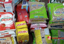Membros da Igreja Visão em Cristo doam generosamente alimentos para os necessitados Imagem de Destaque