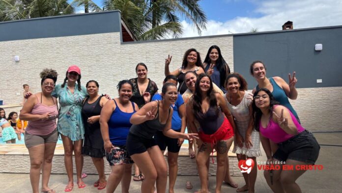 Retiro de Mulheres na Praia Um final de semana inesquecível, com muita adoração e cura emocional, marcou o retiro de mulheres liderado pela pastora Marineide Simas. Saiba como foi esse encontro poderoso!