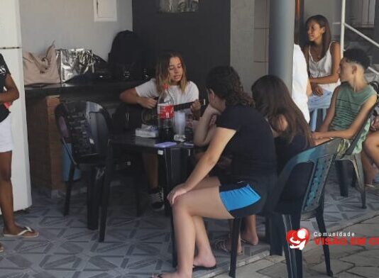 “Lazer Jovem” reúne adolescentes para um dia de comunhão e crescimento espiritual Atividades na piscina, louvor e palavra marcaram o dia especial de lazer e comunhão entre os adolescentes da igreja.