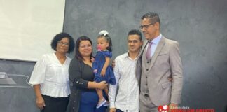 Família é recebida como novos membros na Comunidade Visão em Cristo Na Santa Ceia do dia 02 de março de 2025, a igreja celebrou a adesão de novos membros, fortalecendo ainda mais a comunhão entre os irmãos.