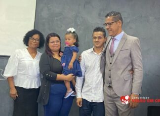 Família é recebida como novos membros na Comunidade Visão em Cristo Na Santa Ceia do dia 02 de março de 2025, a igreja celebrou a adesão de novos membros, fortalecendo ainda mais a comunhão entre os irmãos.