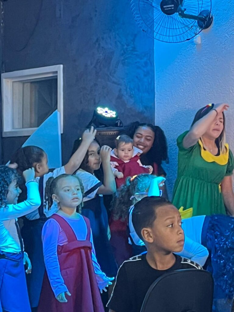 O culto infantil “Navegando com Jesus” da Comunidade Visão em Cristo encantou crianças e visitantes com louvor, teatro e uma mensagem especial.