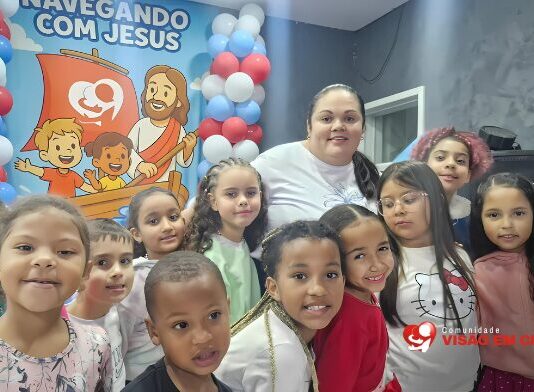 Visão Kids realiza culto especial “Navegando com Jesus” e encanta crianças em Arujá O culto infantil “Navegando com Jesus” da Comunidade Visão em Cristo encantou crianças e visitantes com louvor, teatro e uma mensagem especial.