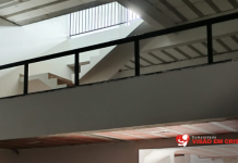 Obra avança: armação metálica do guarda-corpo do mezanino é instalada na nova igreja Armação metálica do guarda-corpo do mezanino da nova igreja foi instalada e aguarda colocação dos vidros para finalização da estrutura.