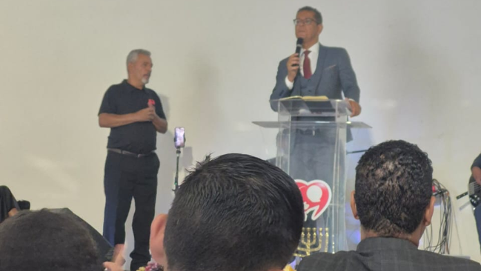 Primeira Santa Ceia no novo templo da Visão em Cristo reuniu louvor, palavra, visita à estrutura e bênção apostólica em 01/05/2026.