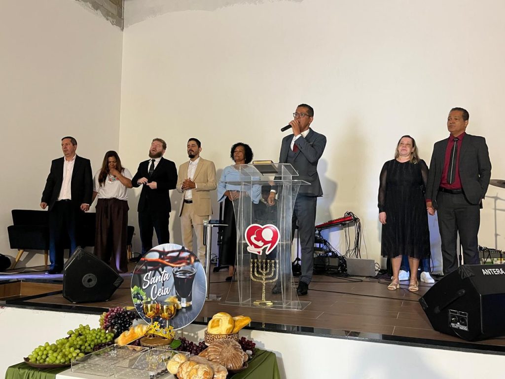 Primeira Santa Ceia no novo templo da Visão em Cristo reuniu louvor, palavra, visita à estrutura e bênção apostólica em 01/05/2026.