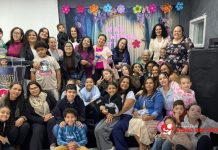 Visão Kids emociona mães com homenagem especial no Dia das Mães na Visão em Cristo Visão Kids homenageia mães com apresentação especial, lembranças e decoração temática no culto de Dia das Mães da Visão em Cristo.