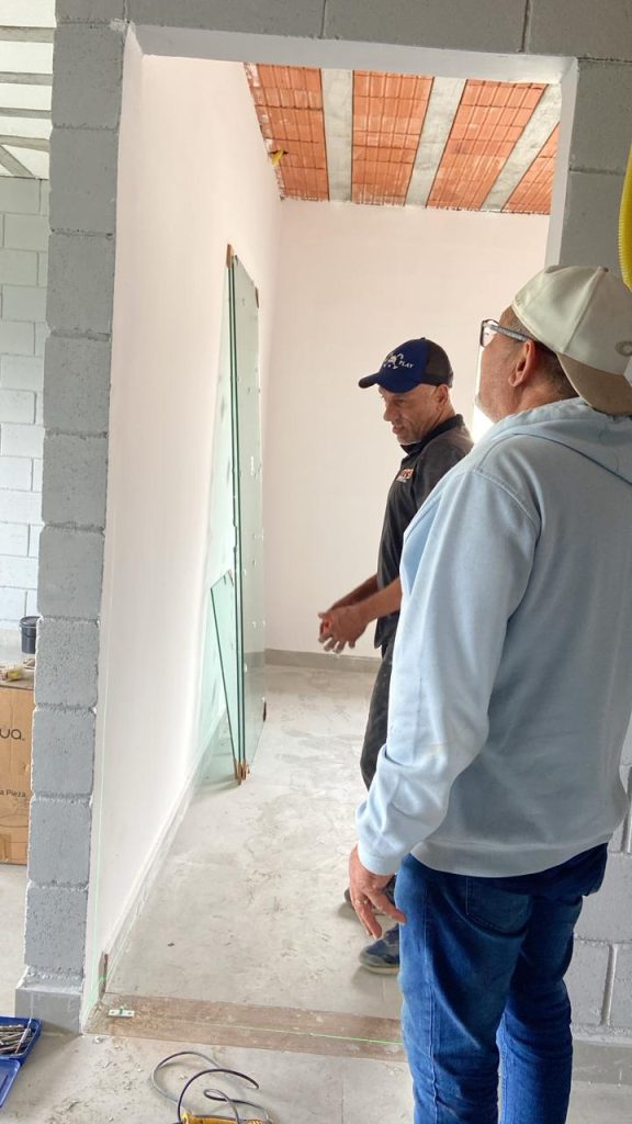Instalação elétrica do novo templo da Visão em Cristo começou em 01/06/2026 após campanha dos membros e deve ser concluída em 15 dias.