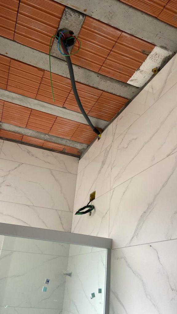 Instalação elétrica do novo templo da Visão em Cristo começou em 01/06/2026 após campanha dos membros e deve ser concluída em 15 dias.