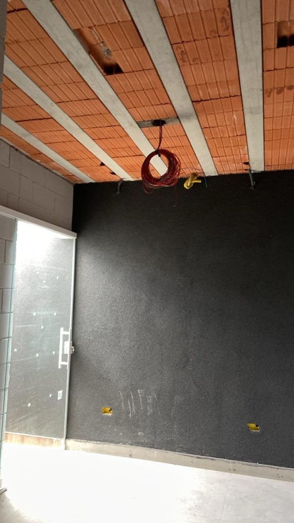 Instalação elétrica do novo templo da Visão em Cristo começou em 01/06/2026 após campanha dos membros e deve ser concluída em 15 dias.