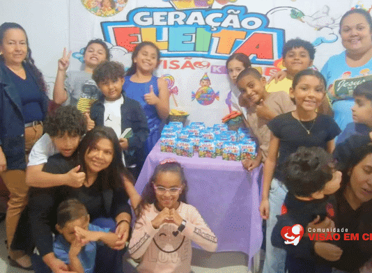 Dia das Crianças na Visão em Cristo teve presentes e celebração especial durante o culto Visão Kids celebrou o Dia das Crianças em 11 de outubro com presentes e uma pequena festa durante o culto de domingo na Comunidade Visão em Cristo.