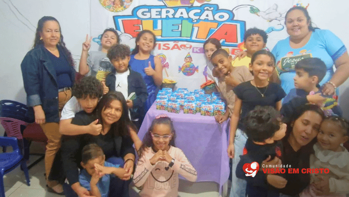 Dia das Crianças Visão Kids celebrou o Dia das Crianças em 11 de outubro com presentes e uma pequena festa durante o culto de domingo na Comunidade Visão em Cristo.