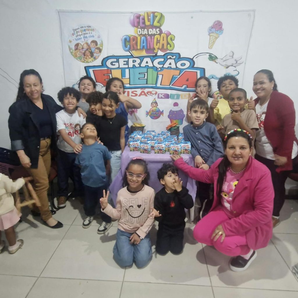 Visão Kids celebrou o Dia das Crianças em 11 de outubro com presentes e uma pequena festa durante o culto de domingo na Comunidade Visão em Cristo.