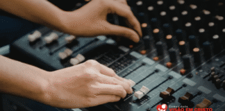 Culto de quinta-feira é cancelado após problema técnico na mesa de som da igreja Culto de quinta-feira da Visão em Cristo foi cancelado após a mesa de som queimar em 27 de setembro. Equipamento já está em manutenção.