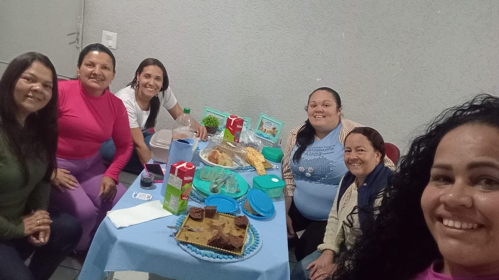 Professoras do Visão Kids fizeram um piquenique em 5 de setembro para fortalecer a comunhão e alinhar novos projetos para o ministério infantil.